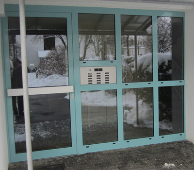 Gottfried-Böhm-Ring München :: Energetische Sanierung von Schaufenster- und Eingangsanlagen